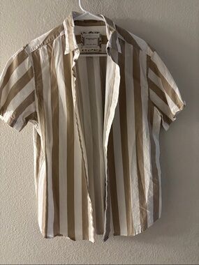 Striped Short-Sleeve Button-Down Shirt in Beige and White